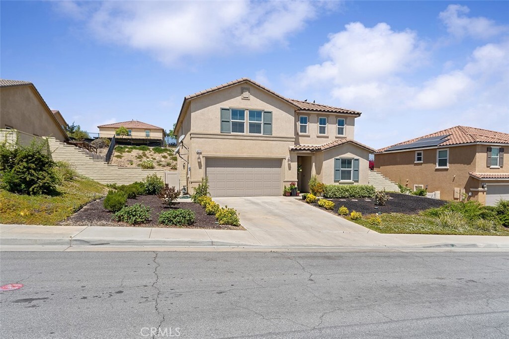 Property Photo: 4073 Tamarind Ridge CA 92530