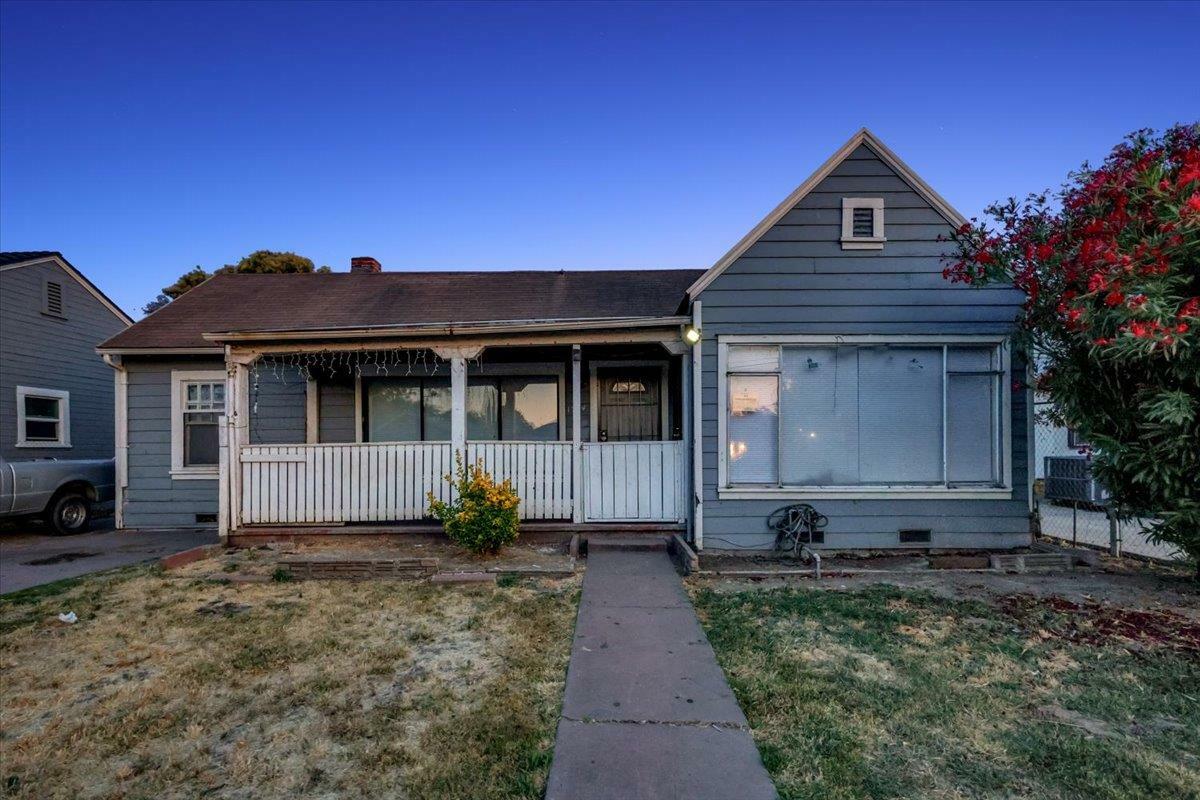 Property Photo: 1534 E Harding Way CA 95205