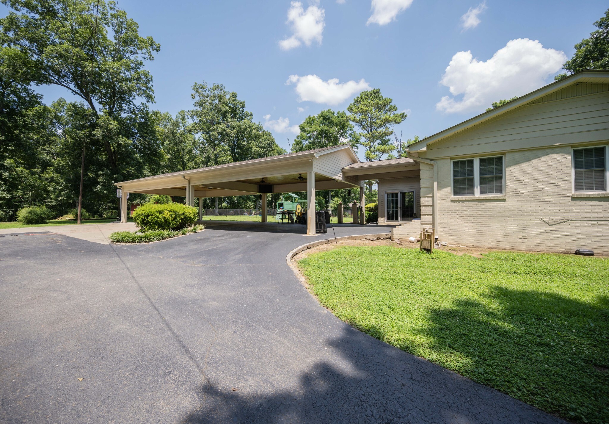 Property Photo: 602 Narrows Rd TN 37160