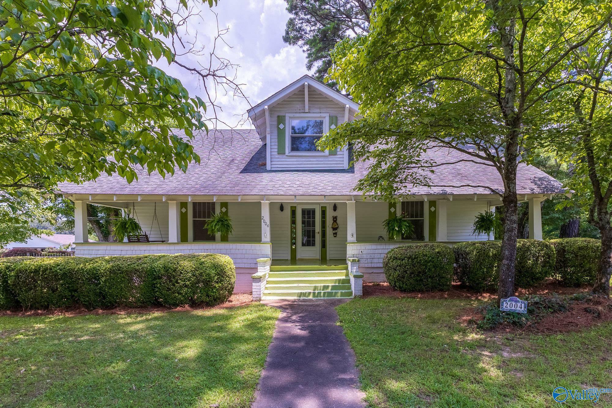 Property Photo: 2004 Vestavia Drive AL 35603
