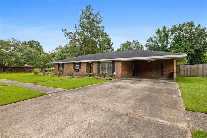 Property Photo:  2107 Cherie Drive  LA 70401 