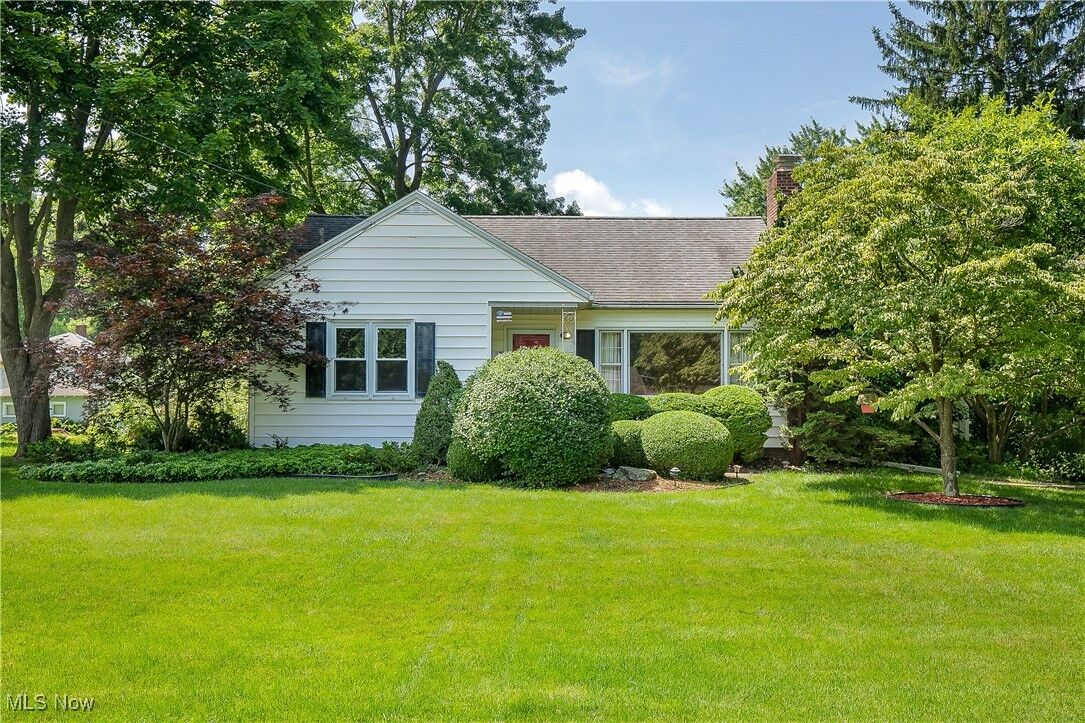 Property Photo: 8298 Walter Street NW OH 44646