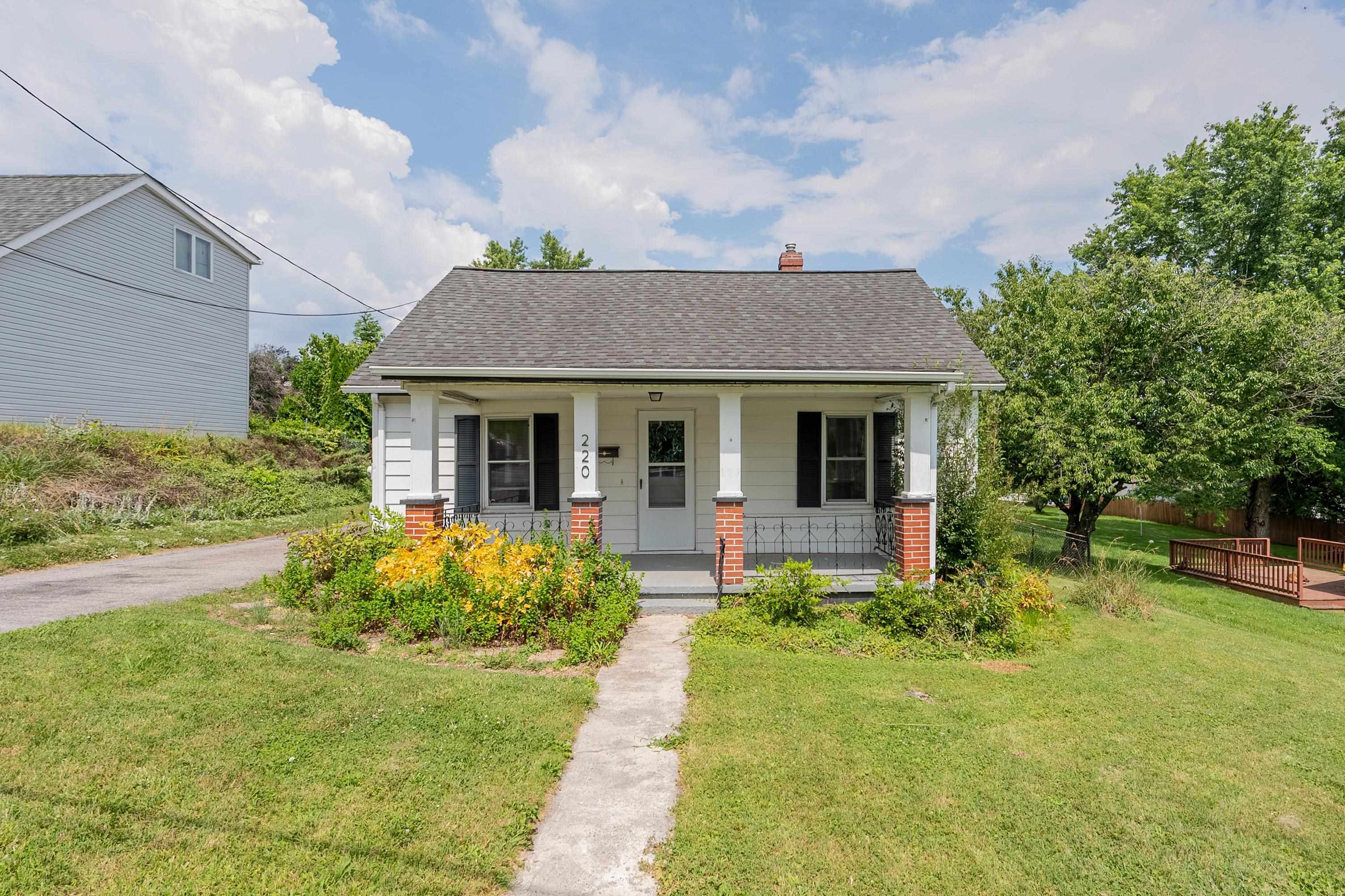Property Photo: 220 Clearview Drive VA 24073