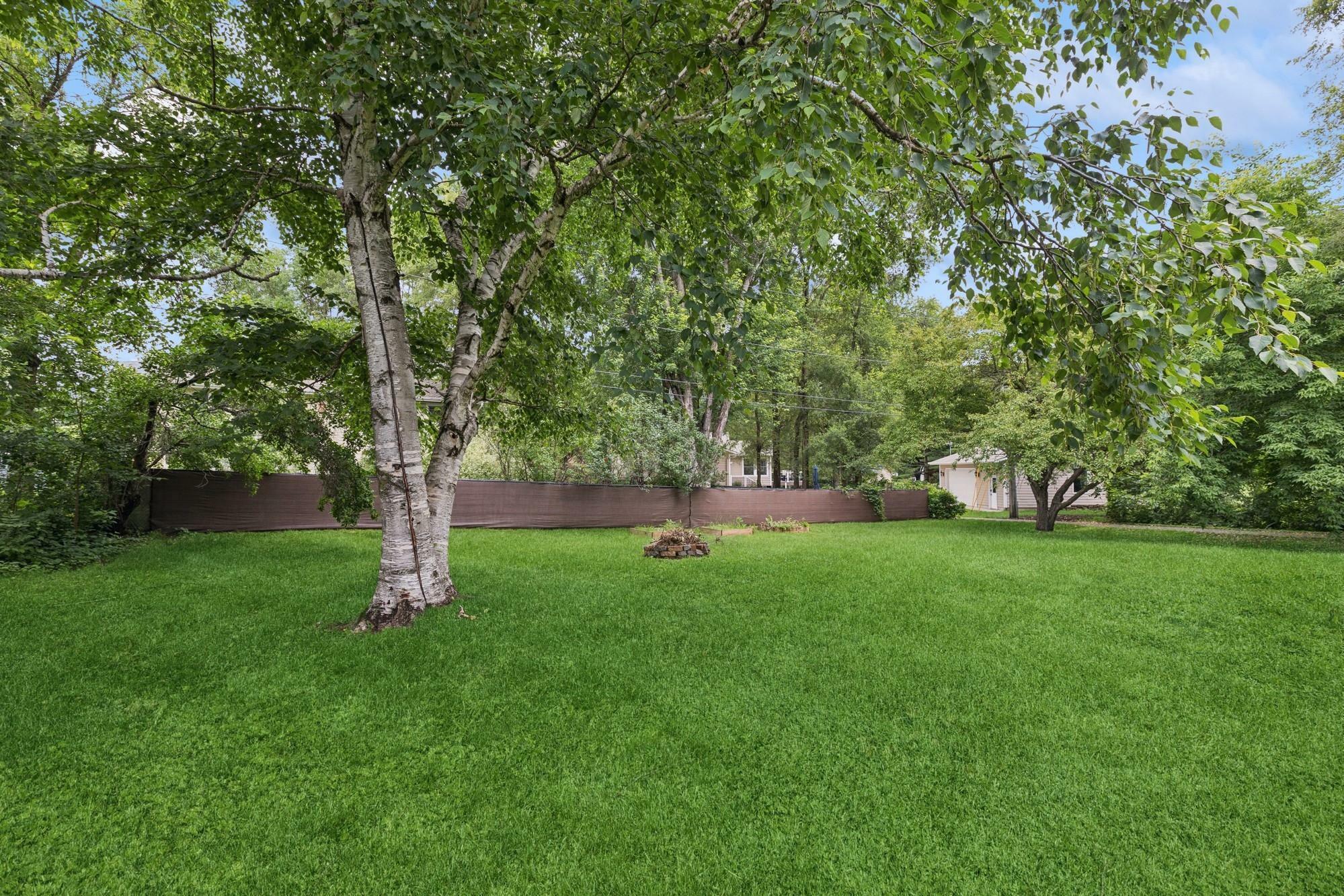 Property Photo: 812 Ivanhoe Drive MN 55057