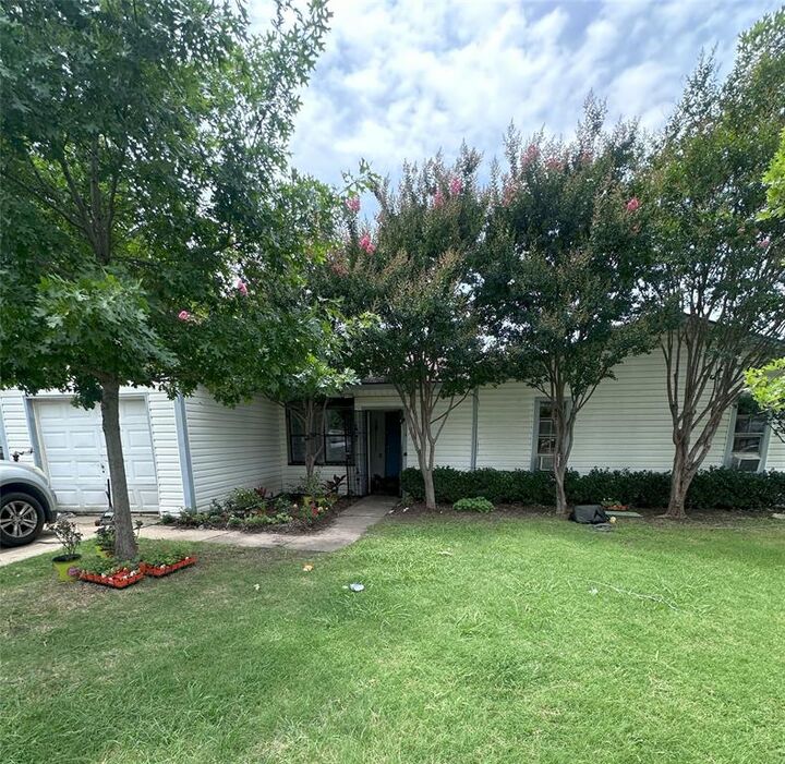 Property Photo: 116 Maxwell Road TX 75036
