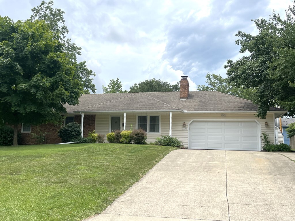 Property Photo: 1800 Country Club Drive MO 64601