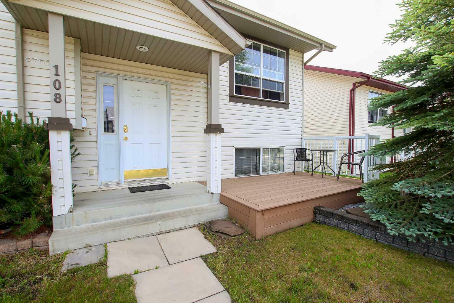 Property Photo: 108 Briarwood Crescent AB T0M 0J0