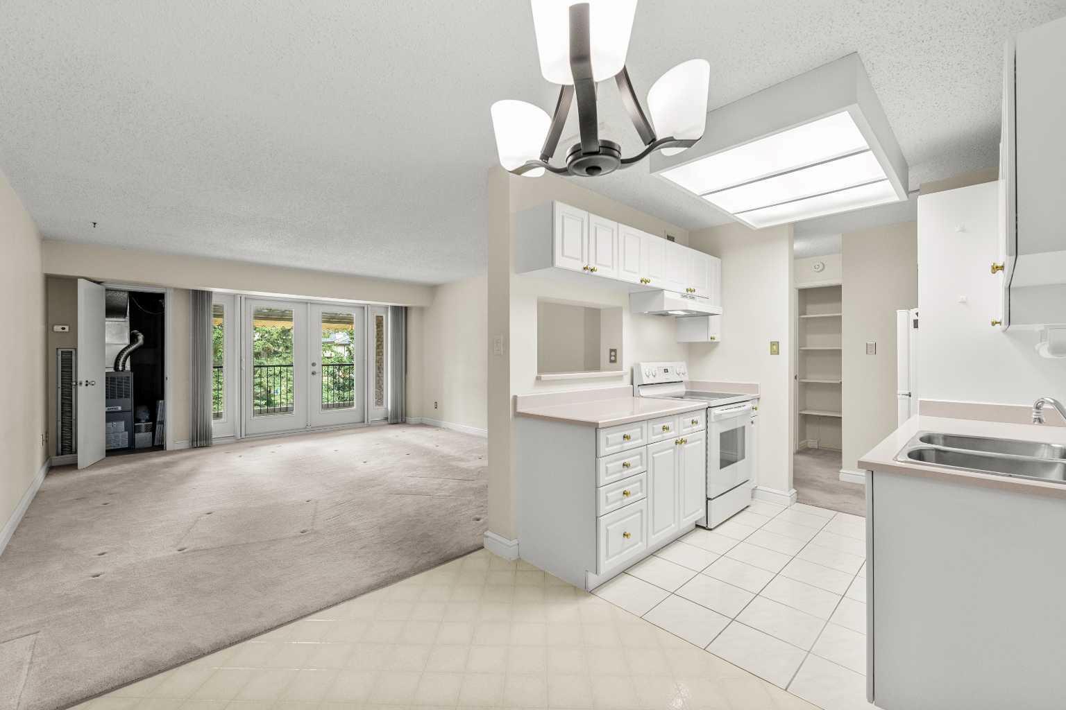 Property Photo: 201 Braeglen Close SW 1310 AB T2W 2B1