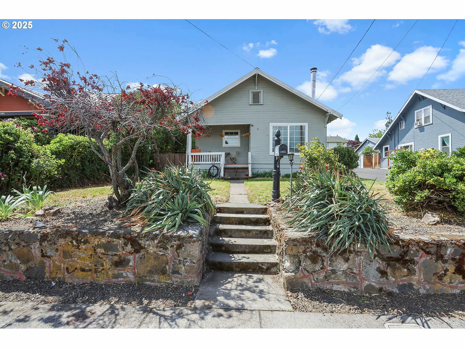 Property Photo: 1302 E 10th St OR 97058