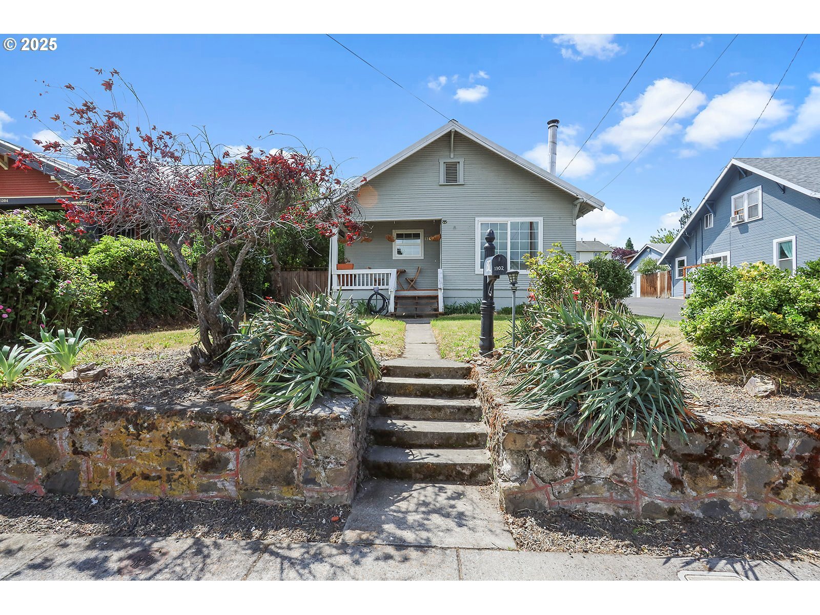 Property Photo: 1302 E 10th St OR 97058