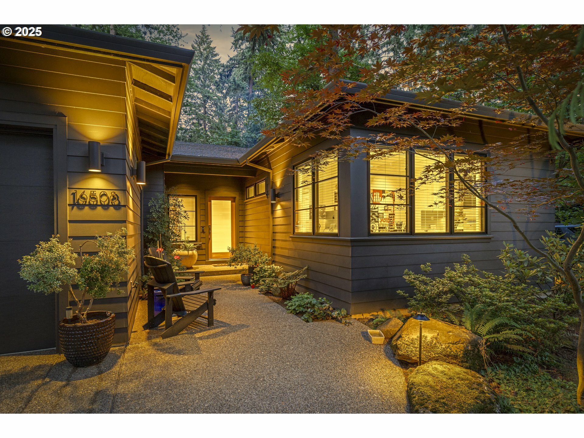 Property Photo: 16508 Bonaire Ave OR 97035