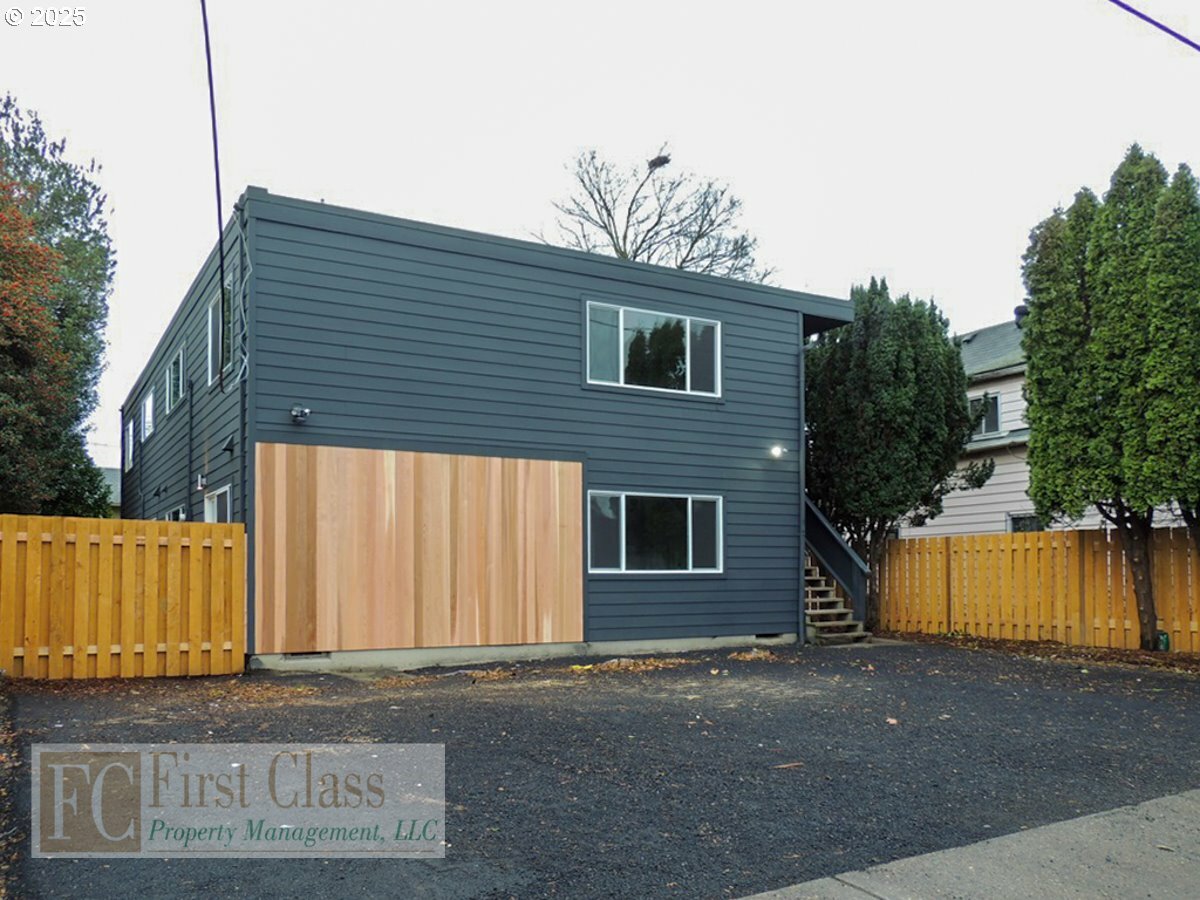 Property Photo: 5516 NE Hoyt St OR 97213