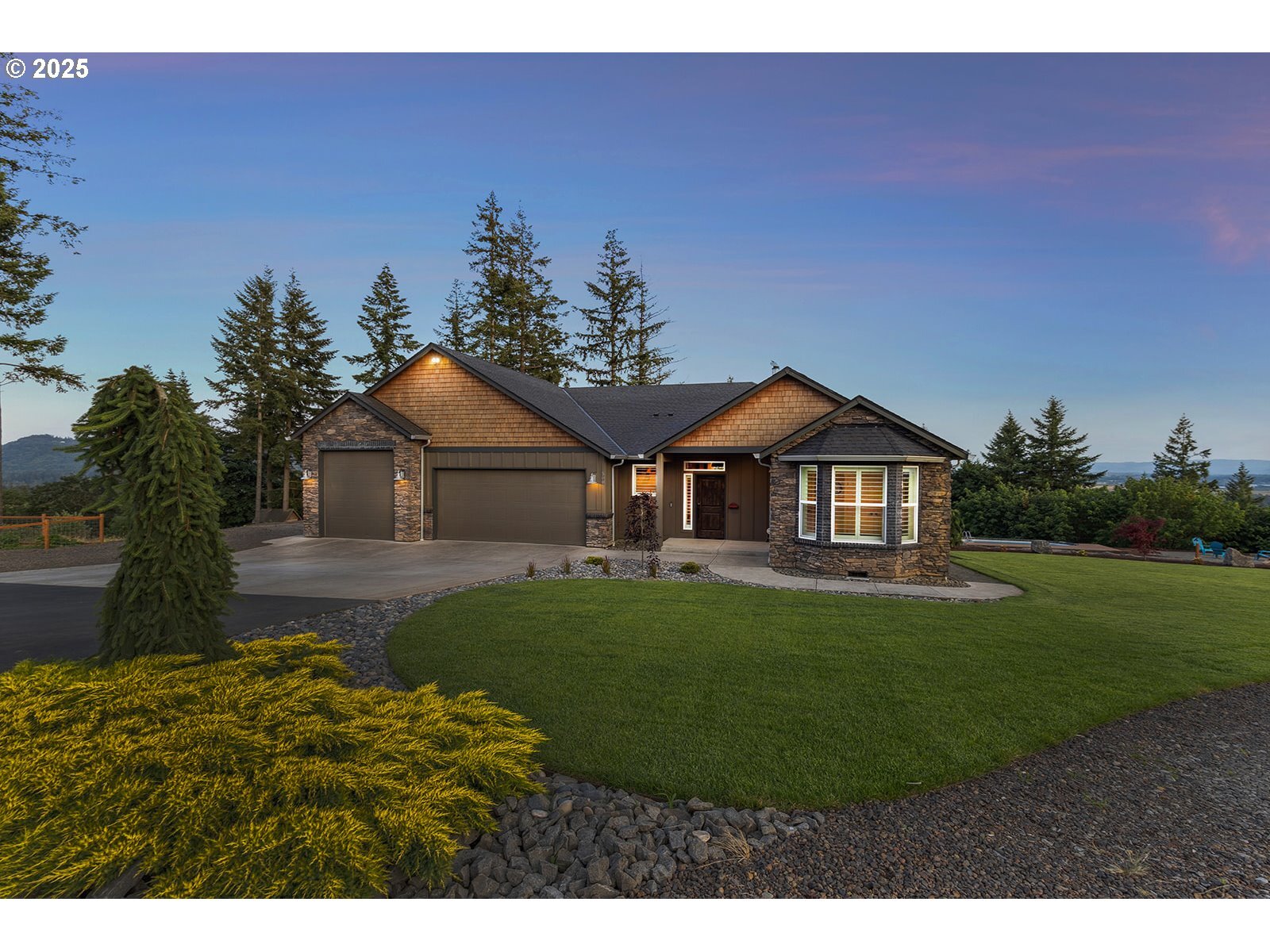 Property Photo: 500 Moonridge Rd WA 98674