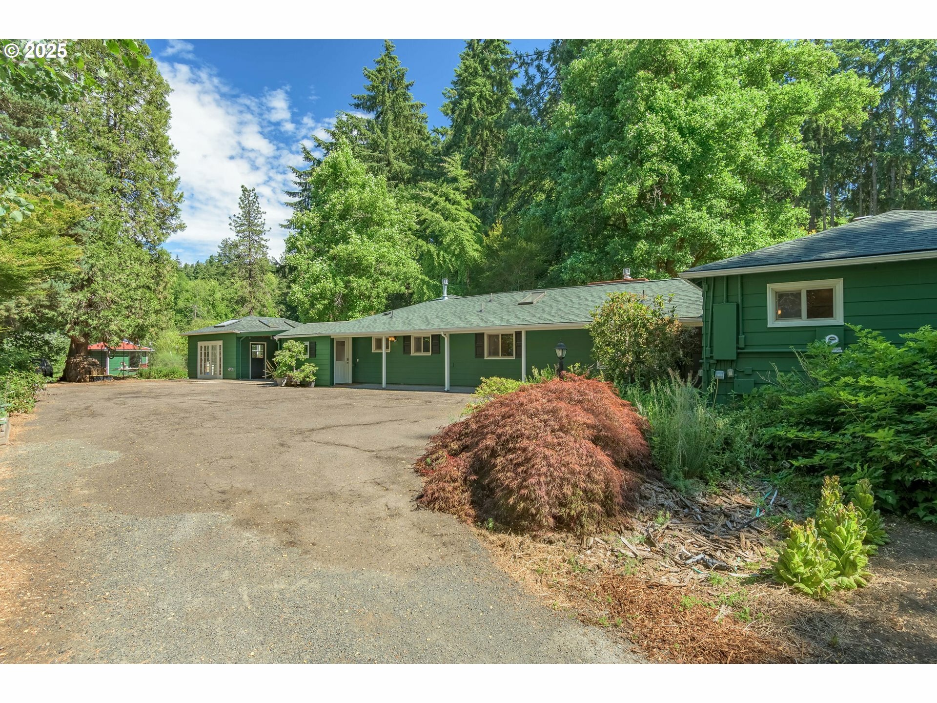 Property Photo: 4451 Dillard Rd OR 97405