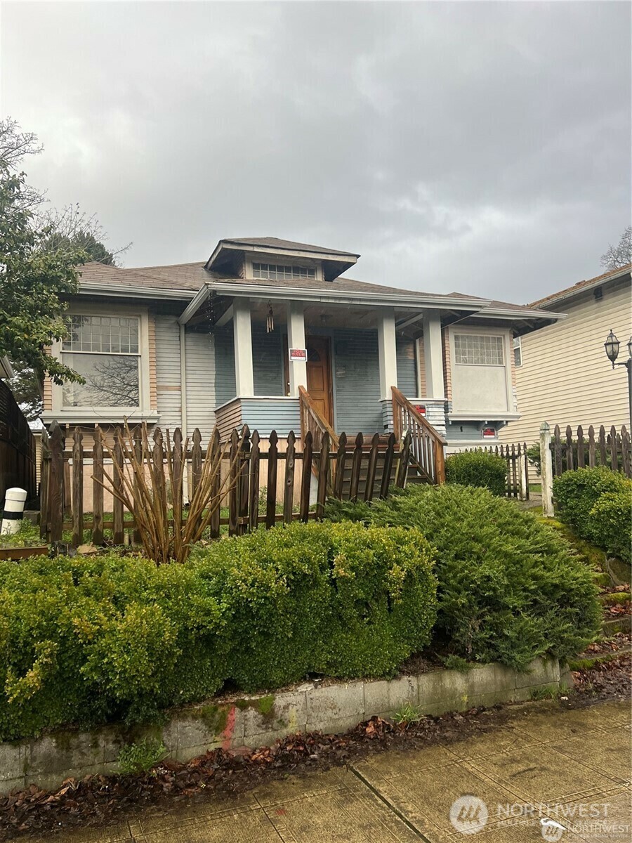 Property Photo:  214  23rd Avenue  WA 98122 