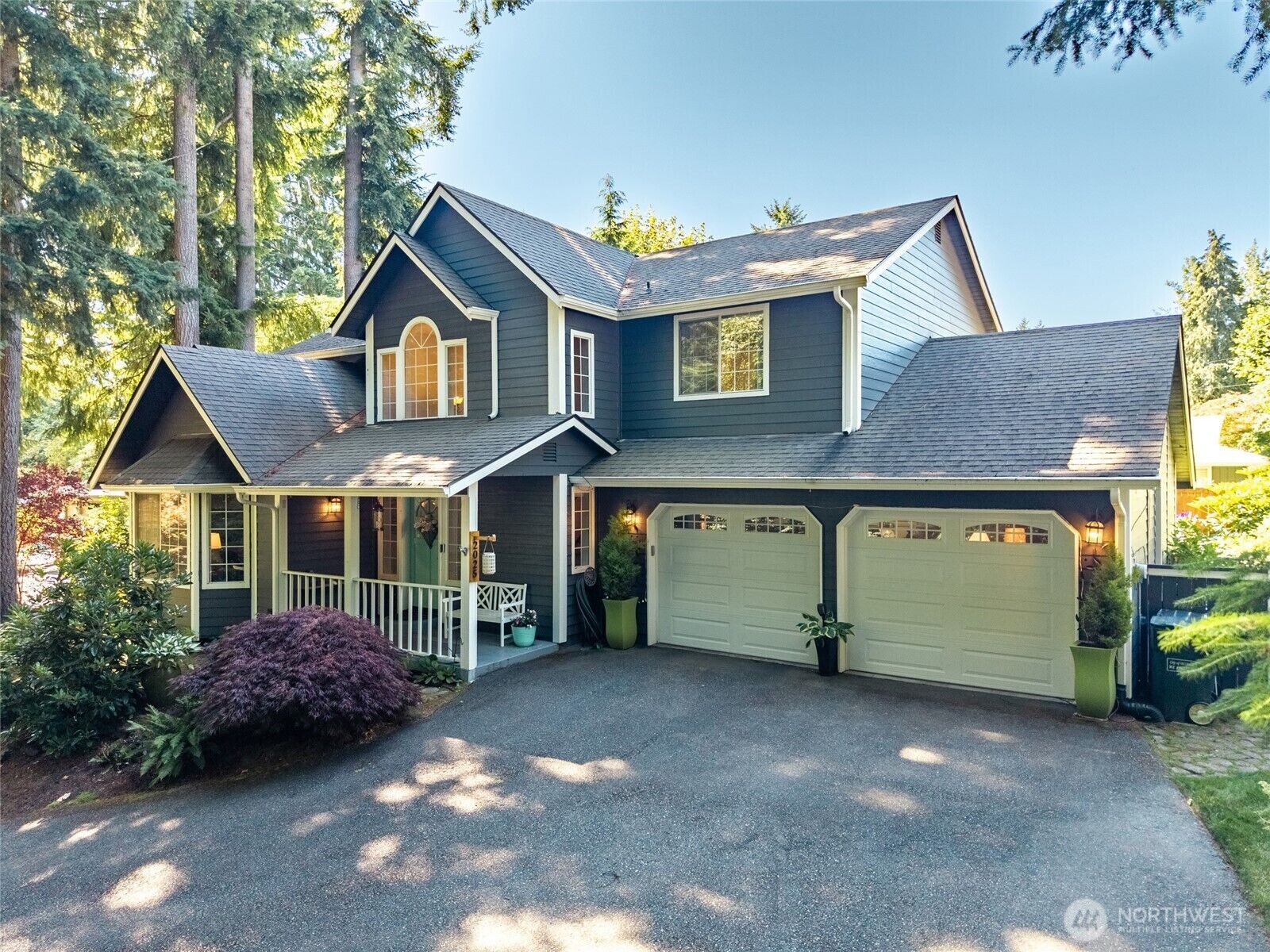 Property Photo: 2025 Eskridge Boulevard SE WA 98501