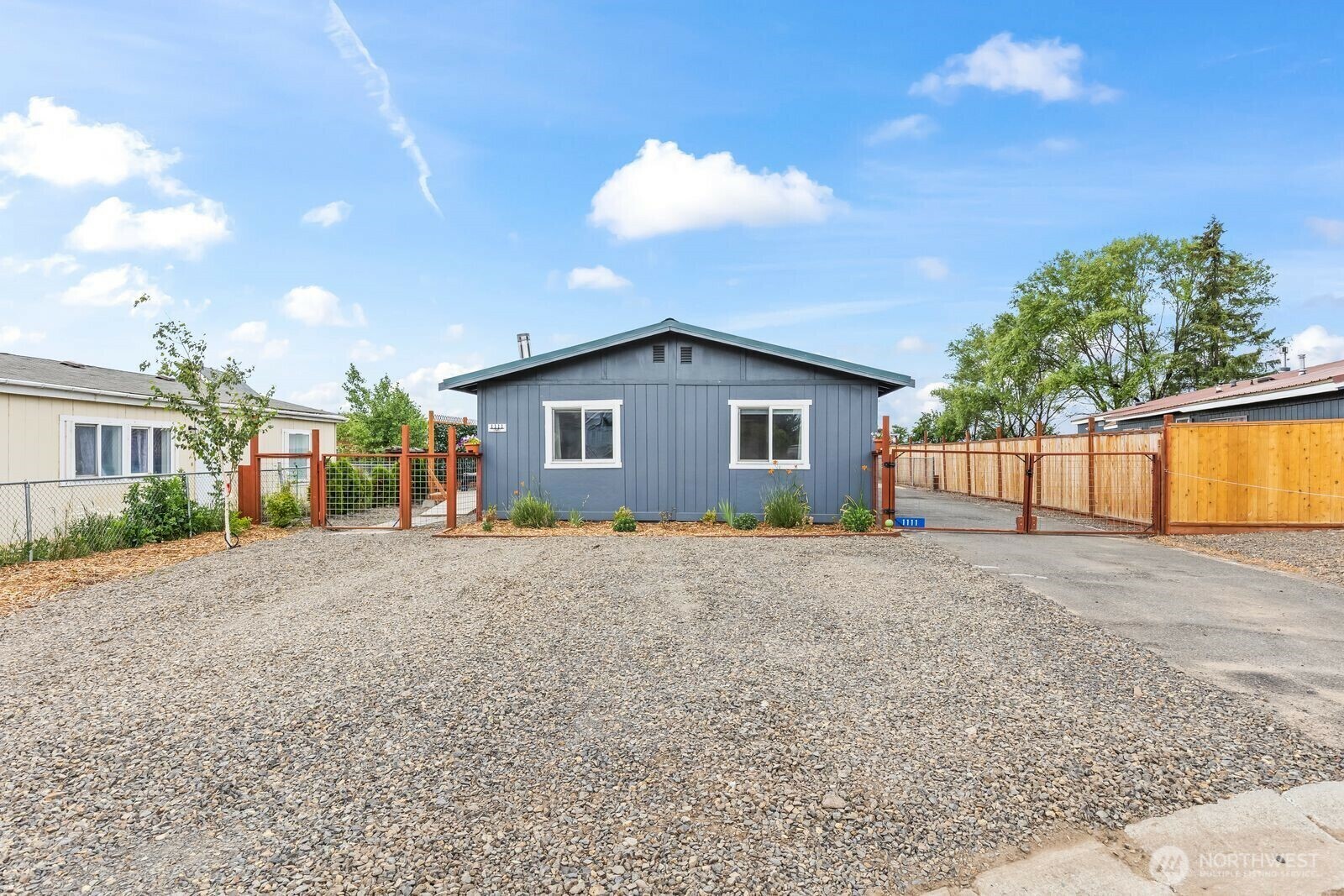 Property Photo: 1111 Jennie Circle WA 98934