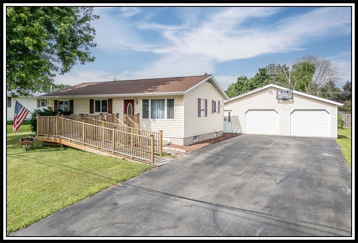 Property Photo:  1709 Division Street  WI 54961-2515 