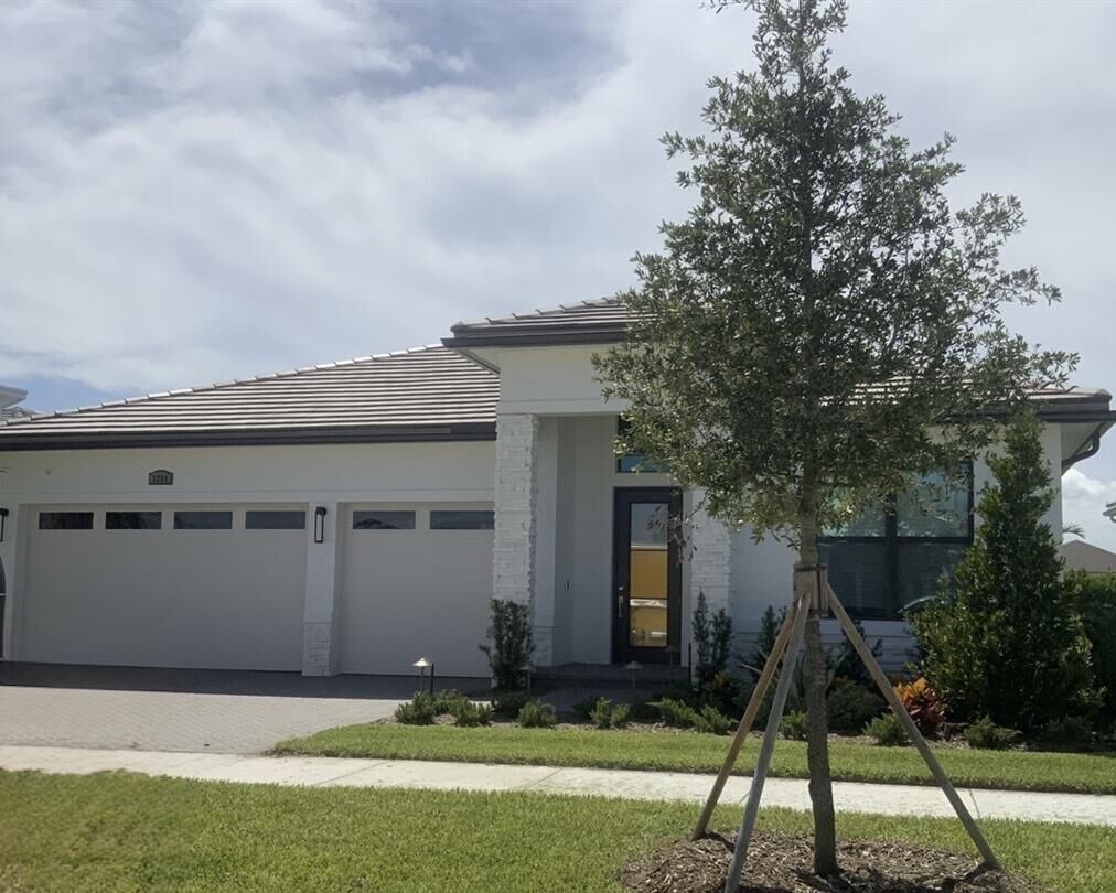 Property Photo: 9289 SW Bethpage Way FL 34987