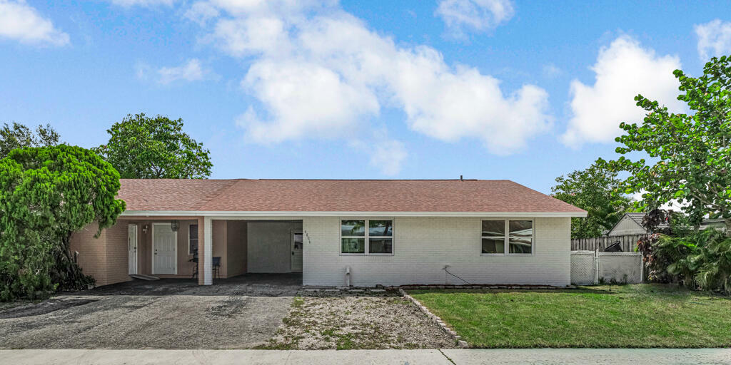 Property Photo: 4806 Gladiator Circle FL 33463