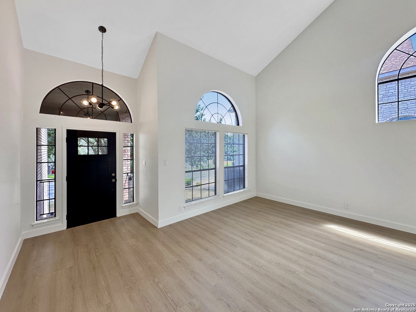 Property Photo: 710 Stoneway TX 78258
