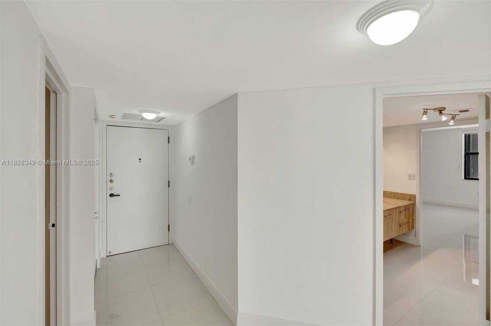 Property Photo:  2333 Brickell Ave 305  FL 33129 