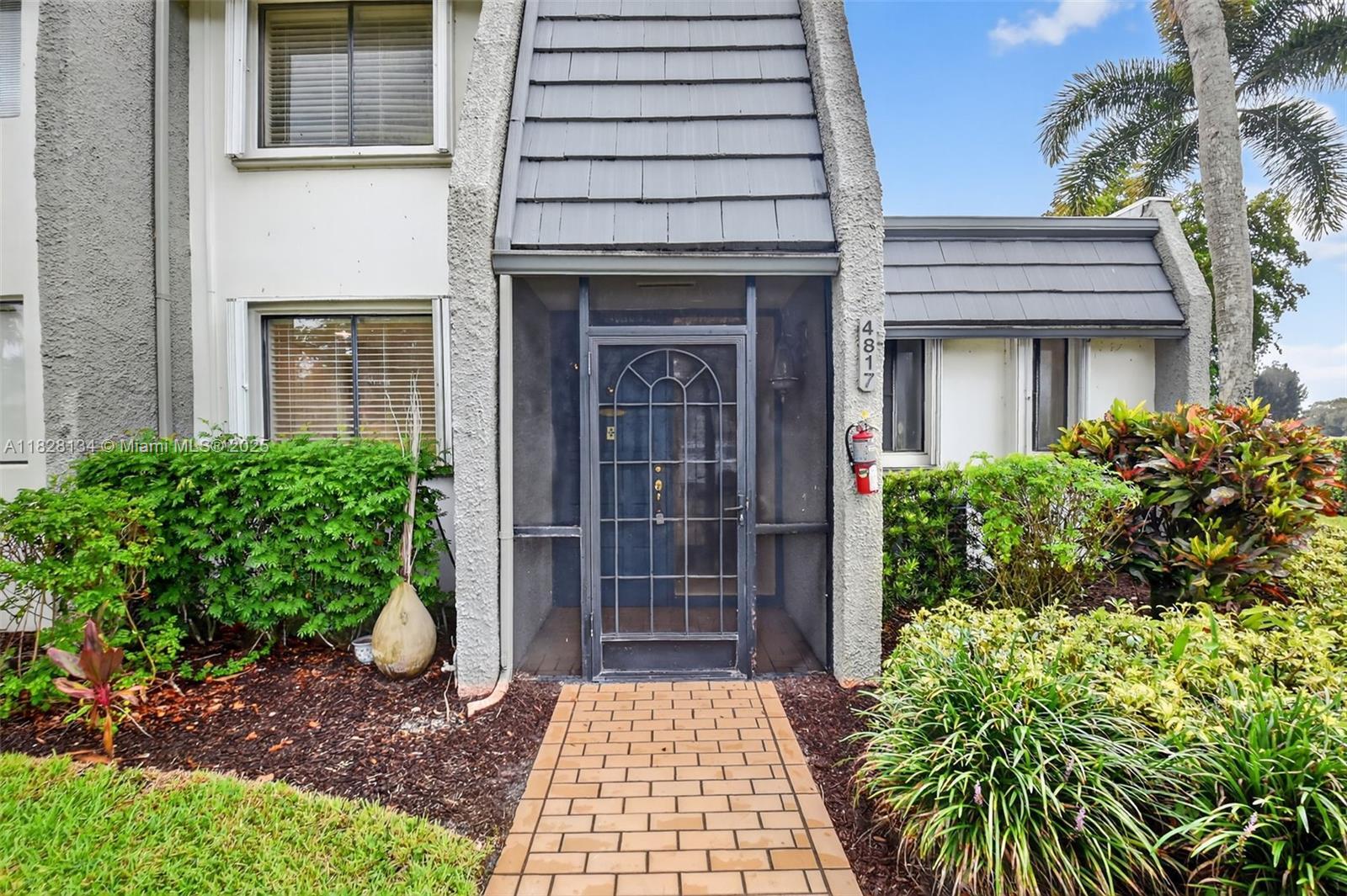 Property Photo: 4817 Esedra Ct FL 33467