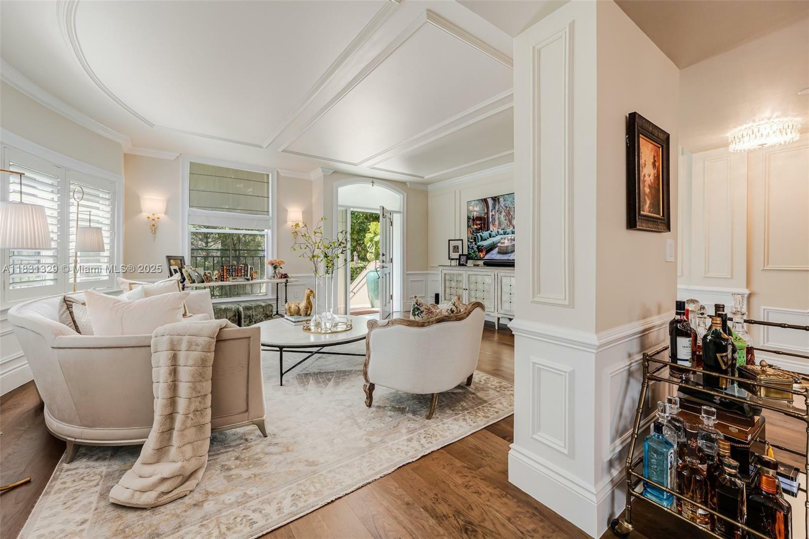 Property Photo:  618 Valencia Ave 101  FL 33134 