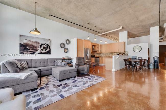 Property Photo:  180 NE 4th Ave 306  FL 33483 