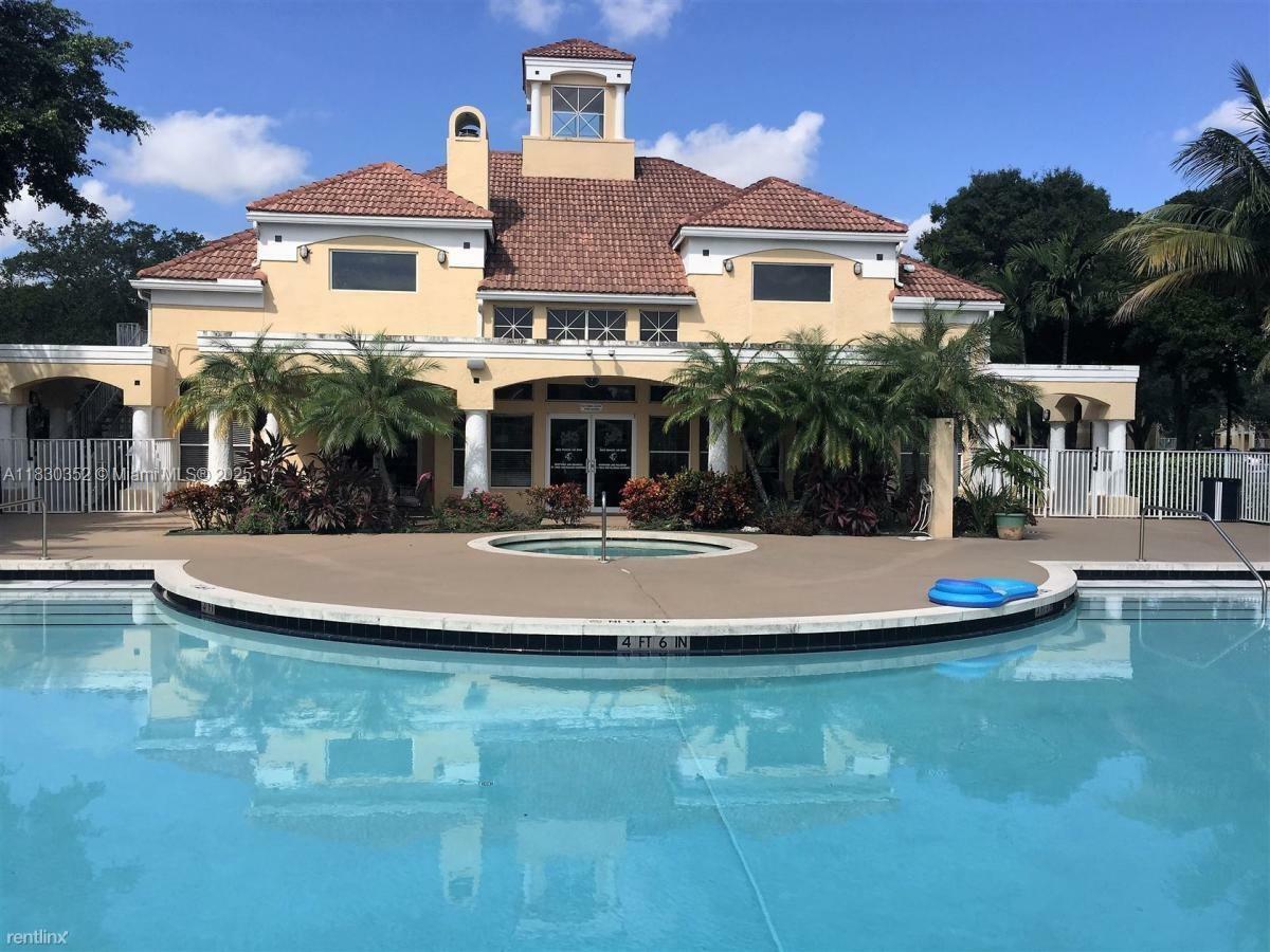Property Photo: 2331 NW 33rd St 310 FL 33309