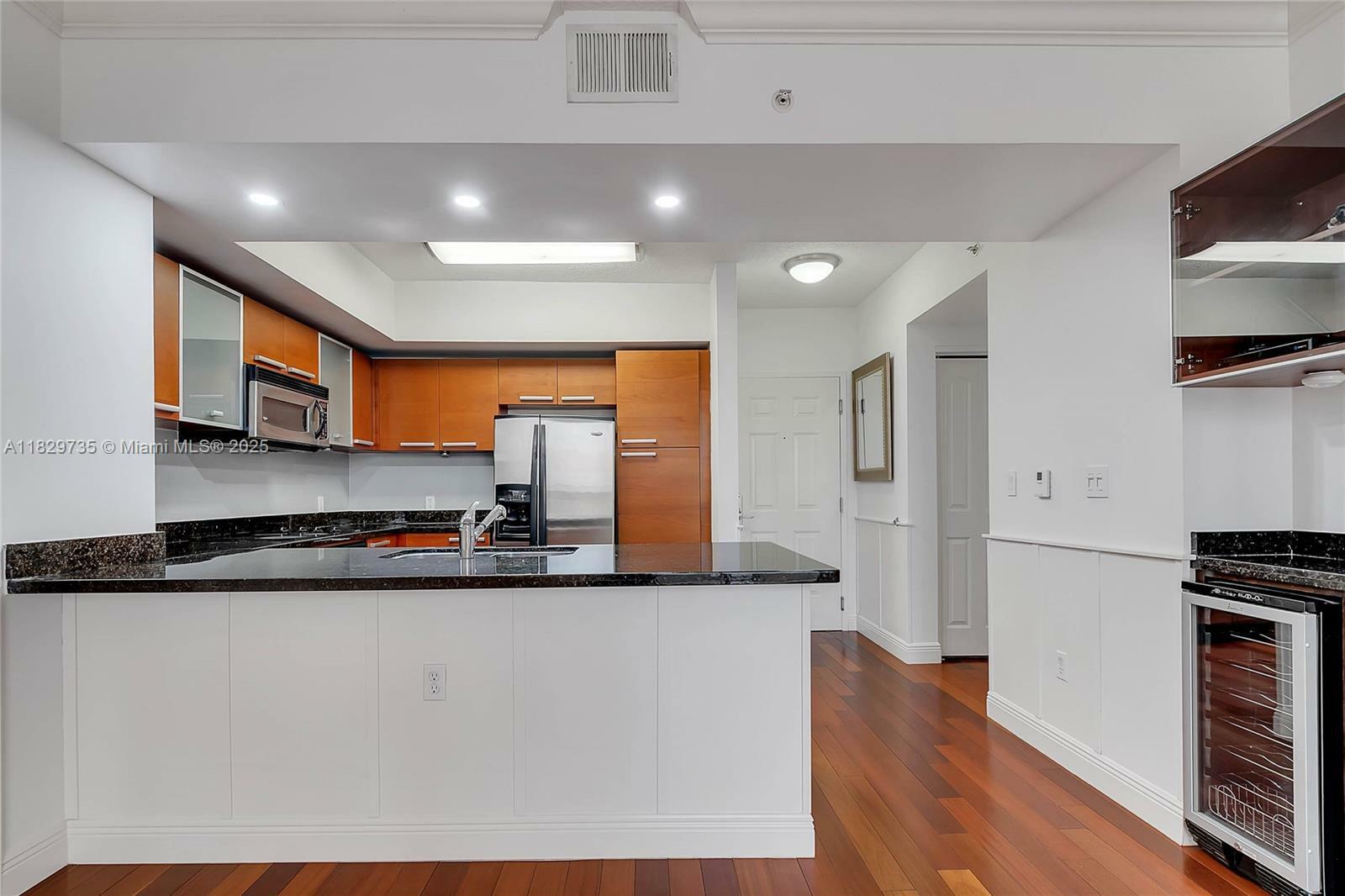 Property Photo: 2030 S Douglas Rd 417 FL 33134