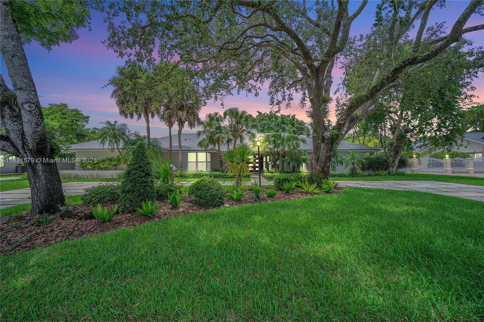 Property Photo: 9121 SW 102nd St FL 33176