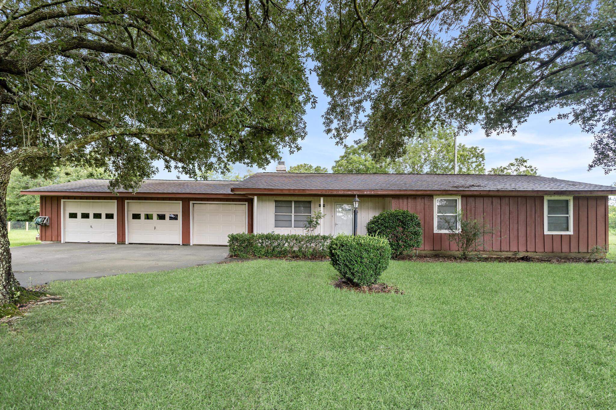 17976 Magnolia Dr.  Beaumont TX 77705 photo