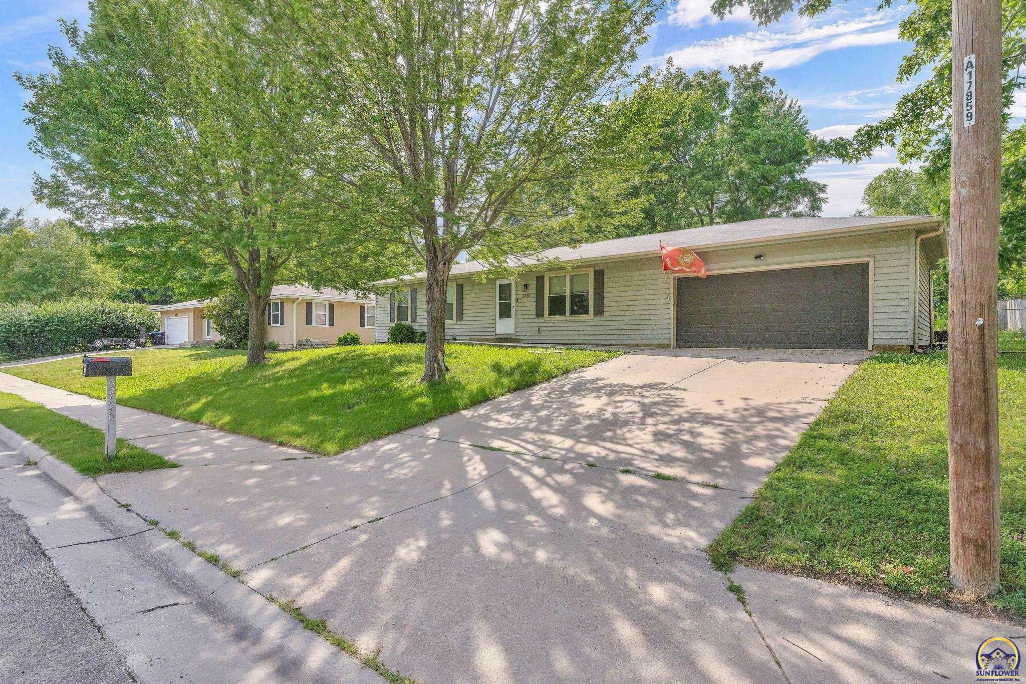 2720 SE Lakeshore Blvd  Topeka KS 66605 photo