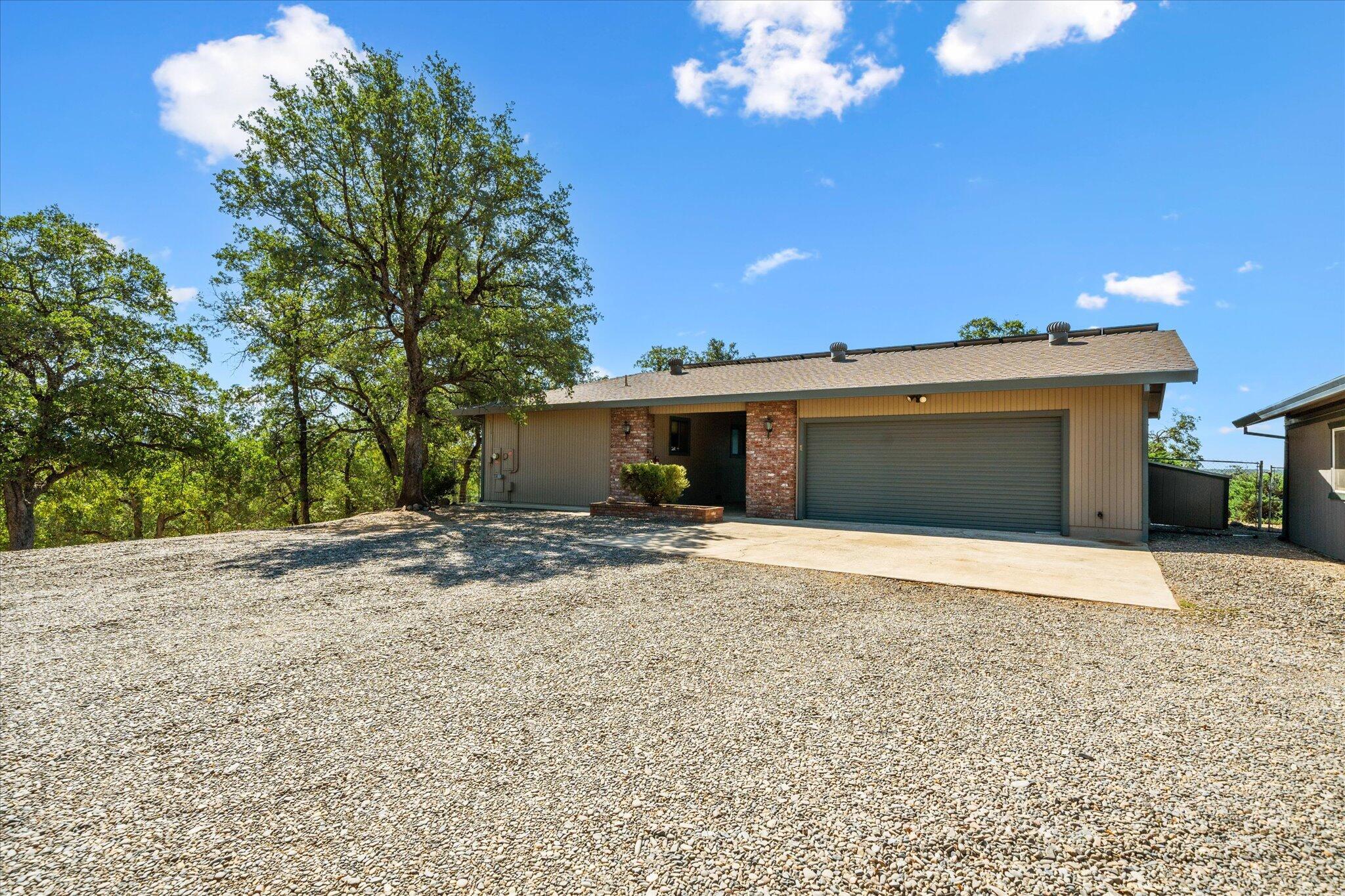 Property Photo: 9754 Oak Run Road CA 96069