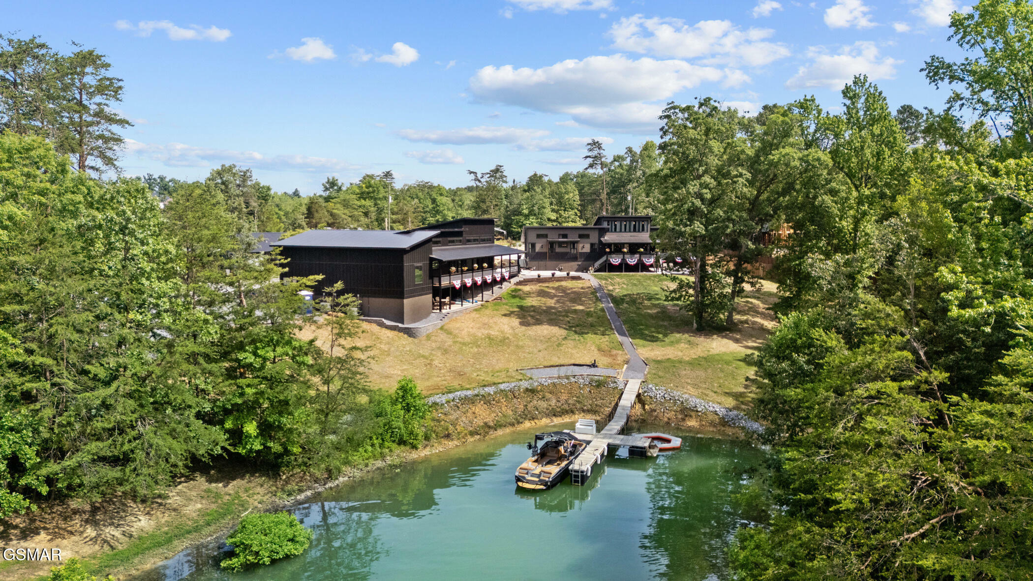 Property Photo: 2472 McQueen Way TN 37876