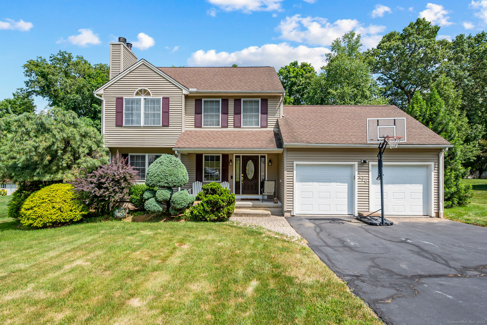 Property Photo: 230 Sunnydale Avenue CT 06010