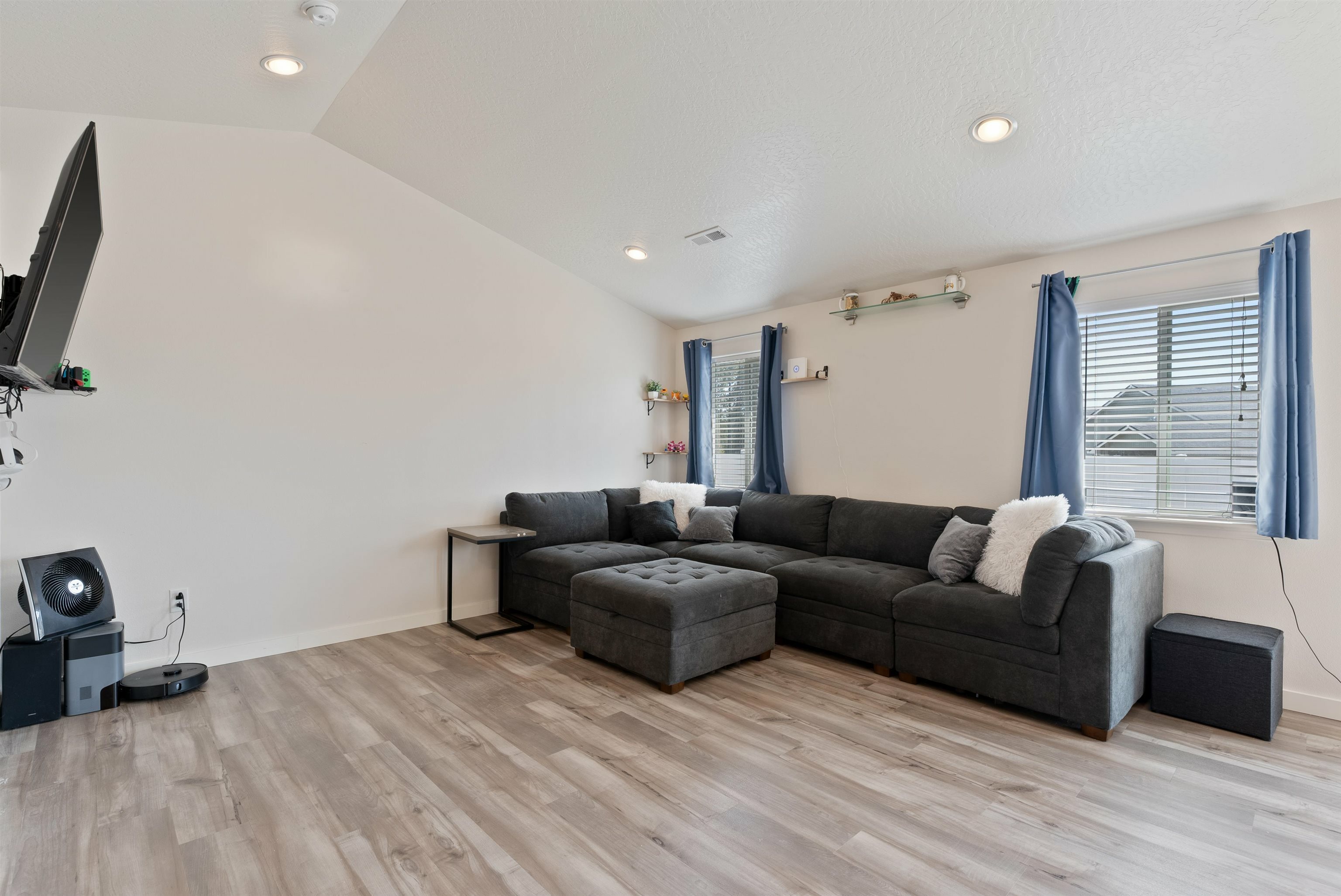 Property Photo: 815 S Soda Rd WA 99224