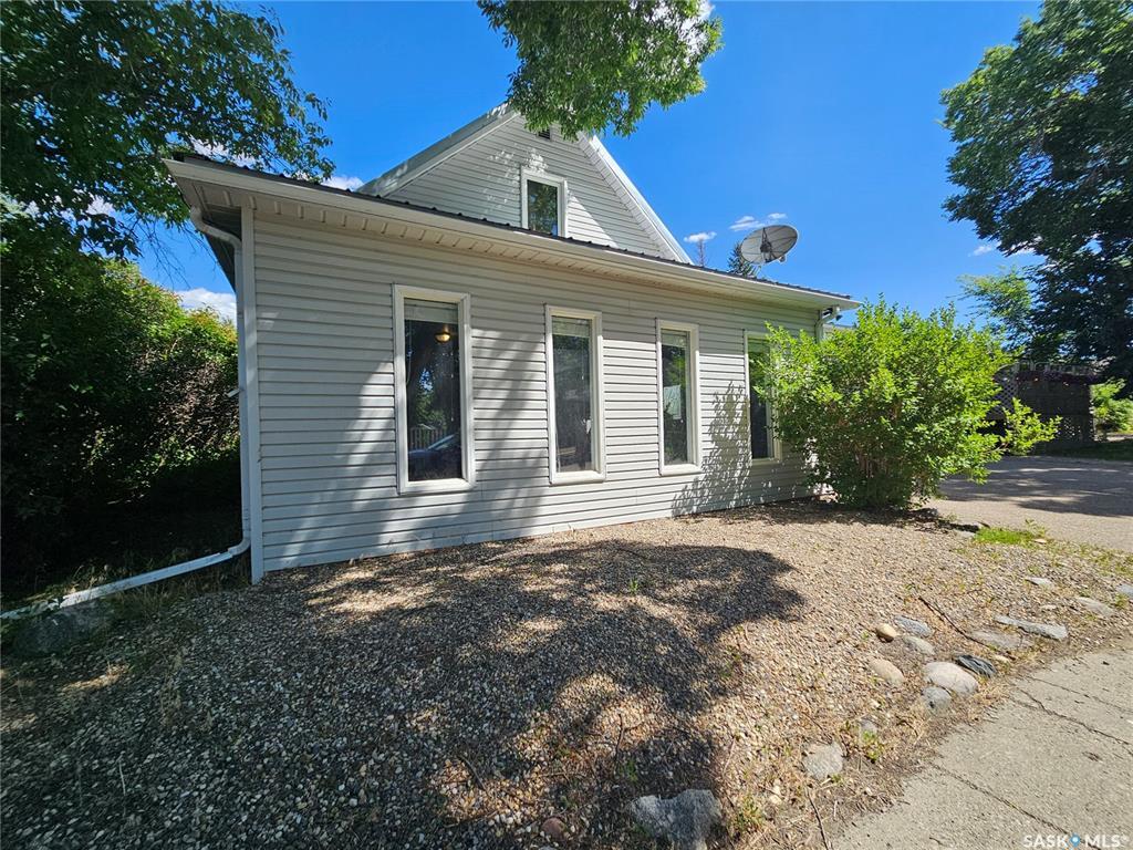 Property Photo: 108 Marsh Street SK S0N 1N0