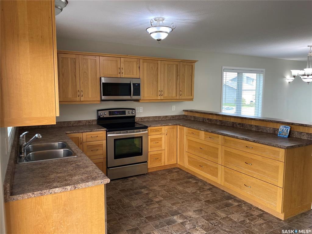 Property Photo: 606 7th Avenue W SK S9X 1B1