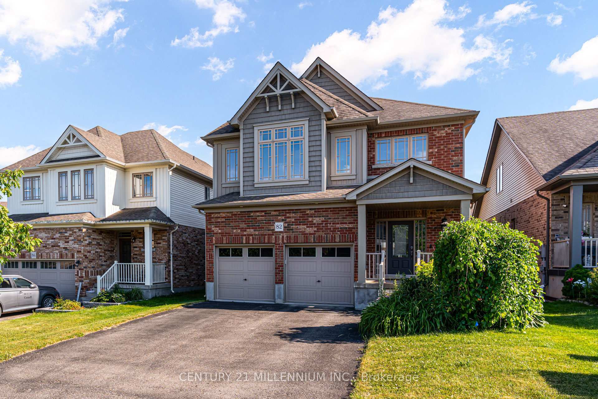 Property Photo:  82 Wardlaw Avenue  ON L9W 6M3 