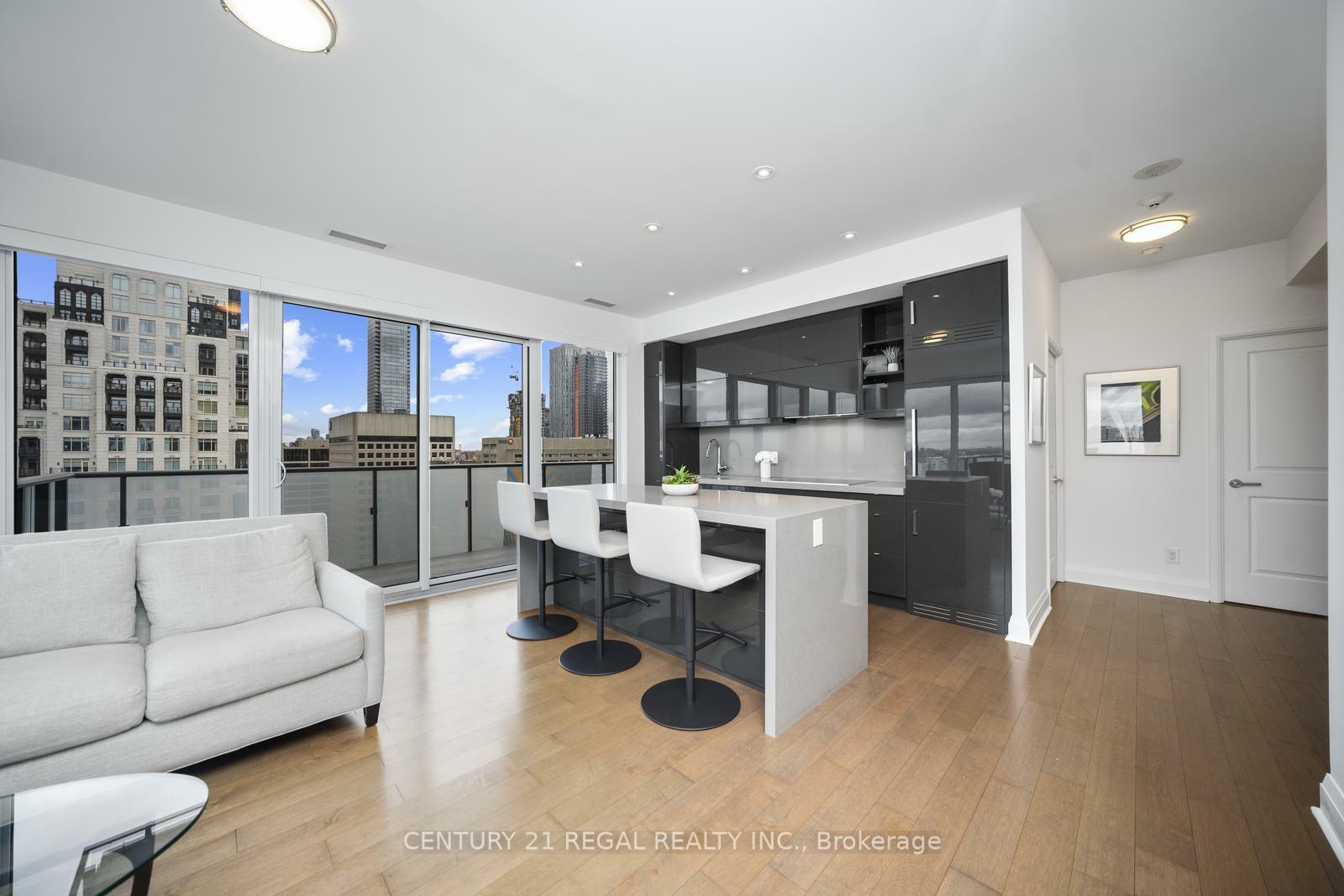 Photo de la propriété:  65 St Mary Street 2407  ON M5S 0A6 