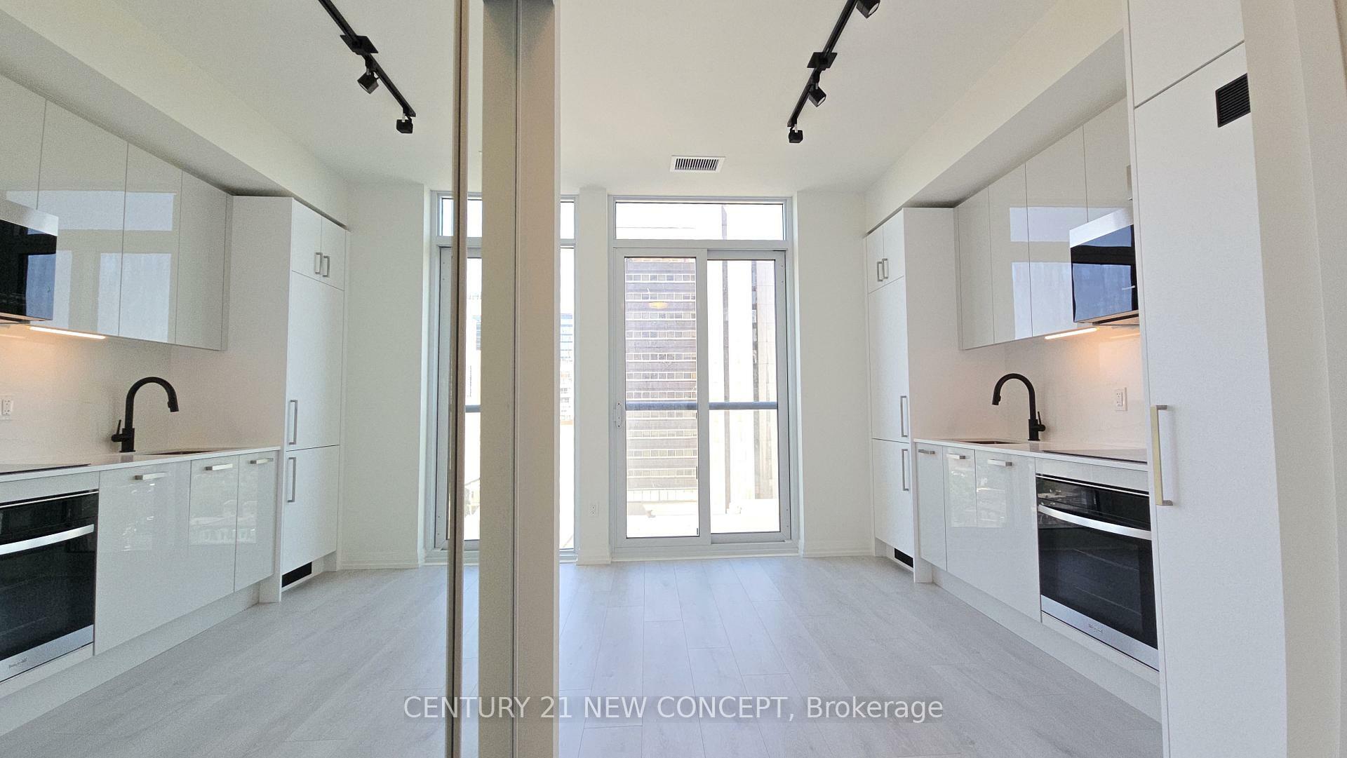 Property Photo:  280 Dundas Street W 914  ON M5T 0E3 