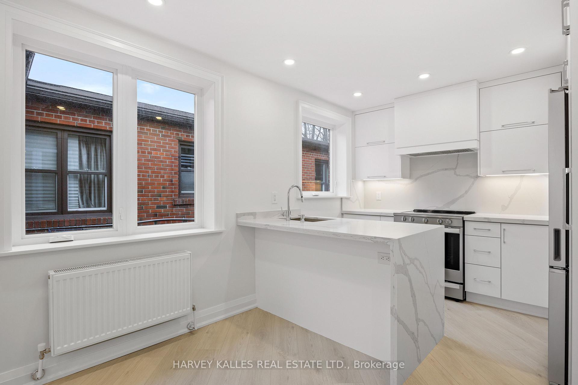 Photo de la propriété: 1006 Eglinton Avenue W Apt 1 ON M6C 2C5