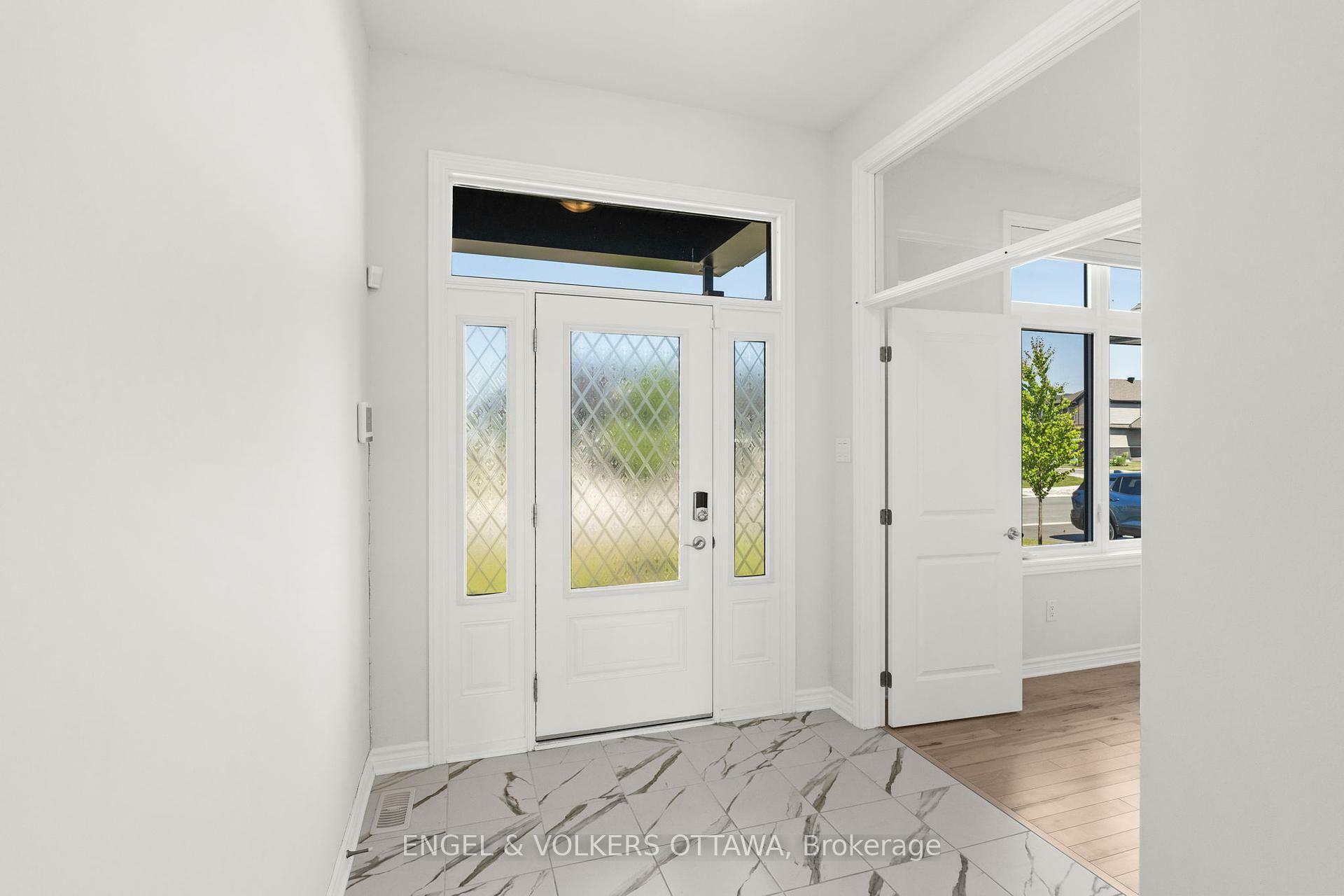 Property Photo: 237 Kinderwood Way ON K0G 1J0