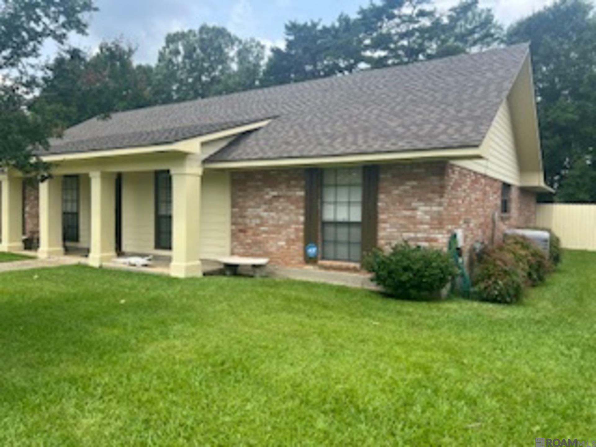 Property Photo: 1342 Barkley Dr LA 70810
