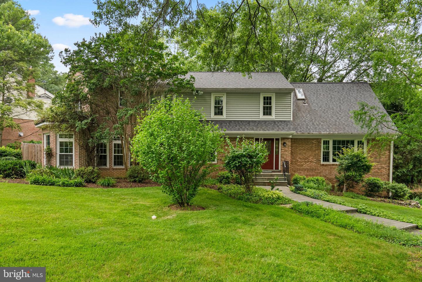 Property Photo: 1 Orchard Way S MD 20854