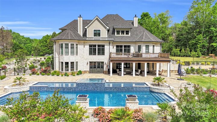 Property Photo: 1430 Rosehill Drive NC 28173