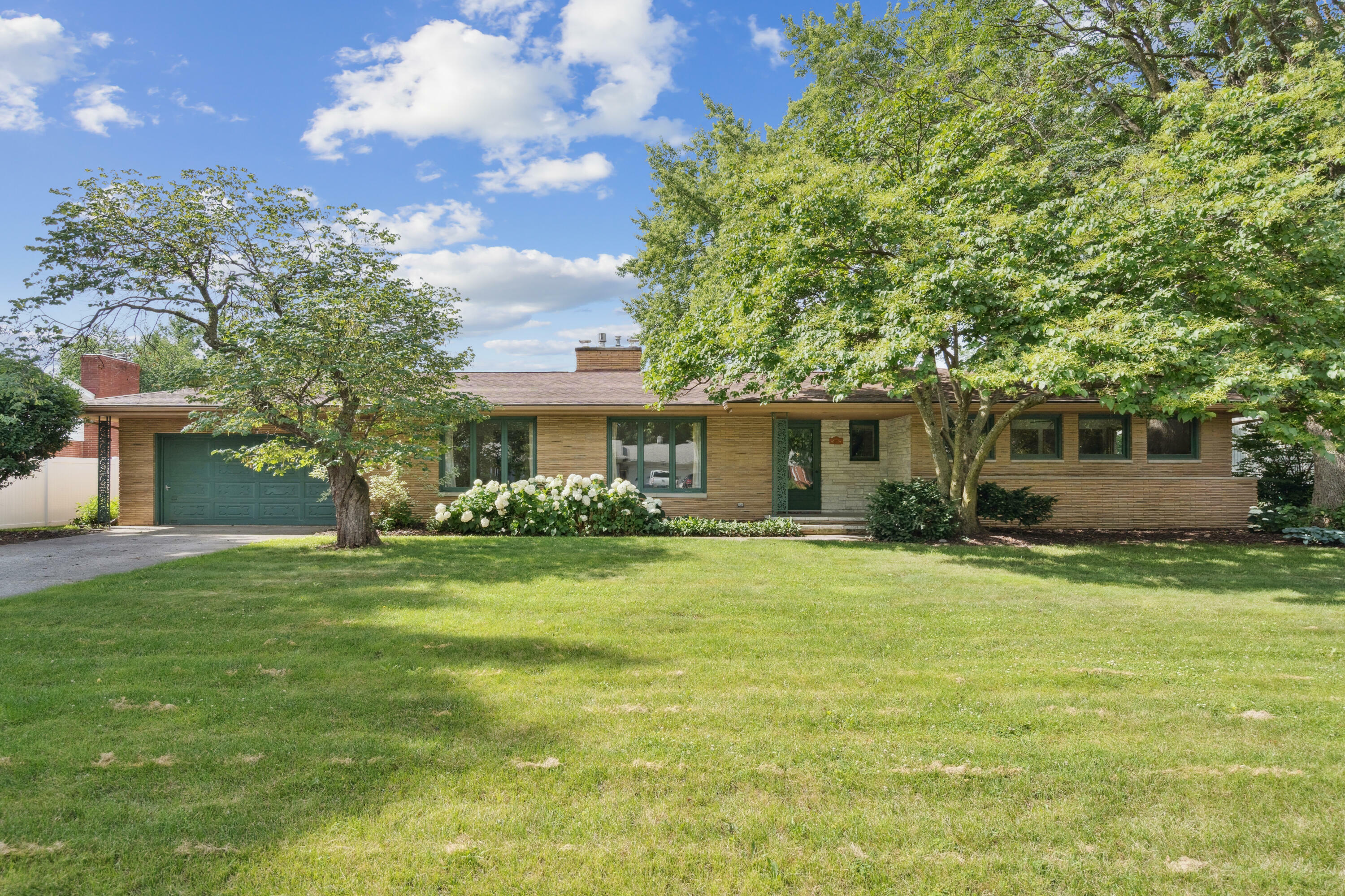 Property Photo:  2012 Ashmore Drive  IA 50014 