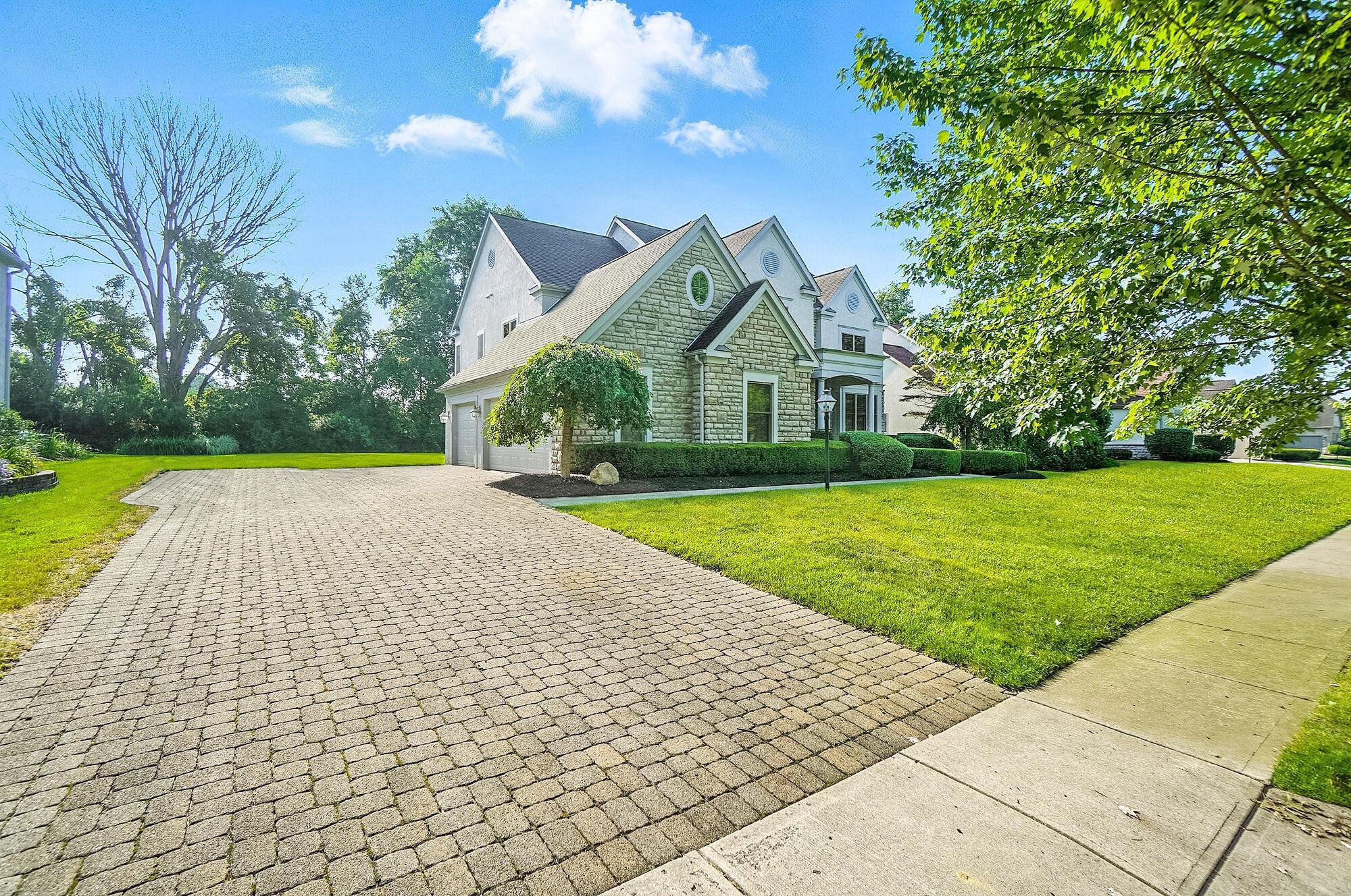 Property Photo: 2502 Keltonhurst Court OH 43004